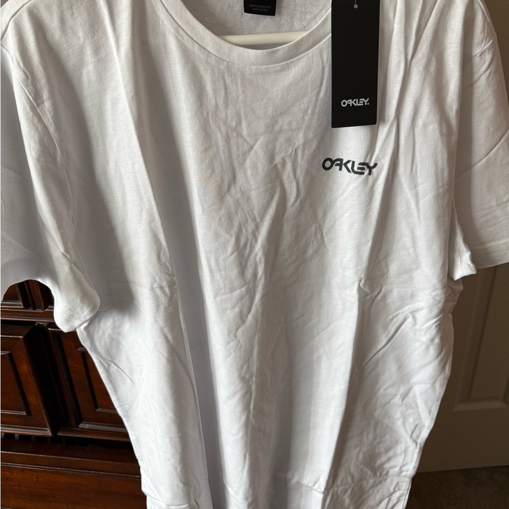 Oakley White Graphic Tee with back ad Size XL